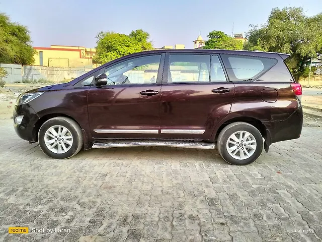 Used Toyota Innova Crysta [2016-2020] 2.4 G 8 STR [2016-2017] in Kanpur