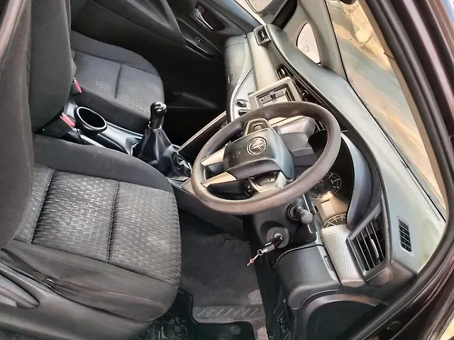 Used Toyota Innova Crysta [2016-2020] 2.4 G 8 STR [2016-2017] in Kanpur