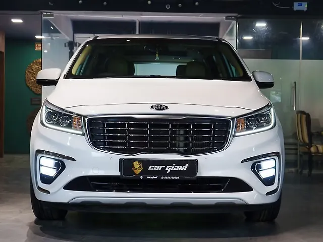 Used 2020 Kia Carnival in Delhi