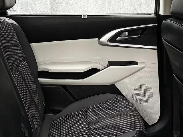 Used Kia Carens [2022-2023] Prestige Plus 1.4 Petrol MT 7 STR in Delhi
