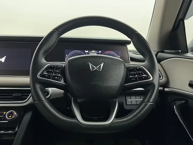 Used Mahindra XUV700 AX 7 Diesel AT AWD Luxury Pack 7 STR [2021] in Gurgaon