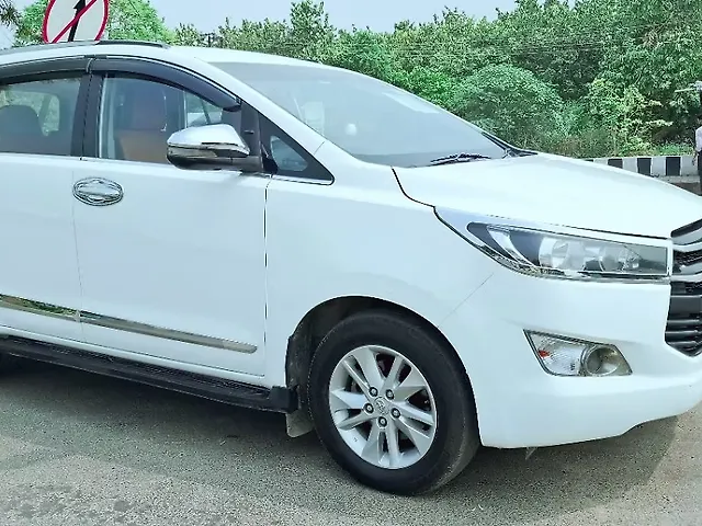 Used Toyota Innova Crysta [2016-2020] 2.4 G 7 STR [2016-2017] in Lucknow