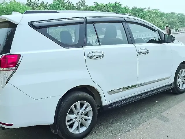 Used Toyota Innova Crysta [2016-2020] 2.4 G 7 STR [2016-2017] in Lucknow