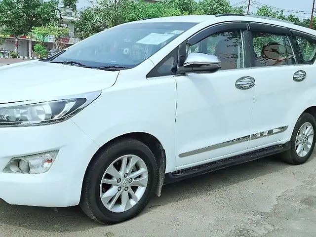 Used Toyota Innova Crysta [2016-2020] 2.4 G 7 STR [2016-2017] in Lucknow