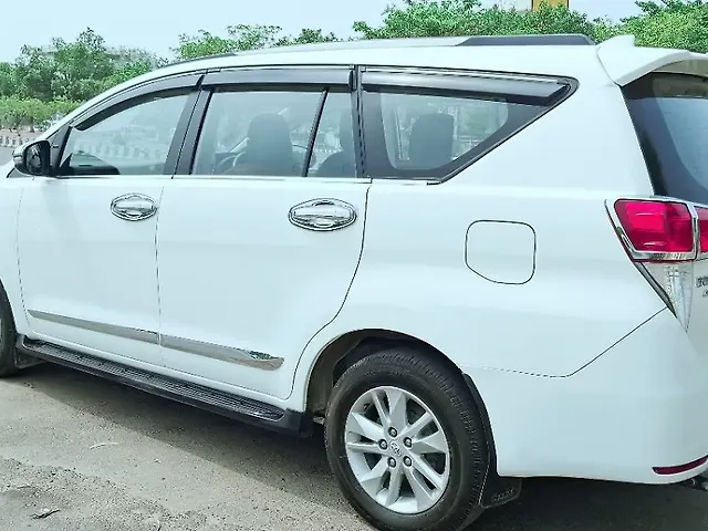 Used Toyota Innova Crysta [2016-2020] 2.4 G 7 STR [2016-2017] in Lucknow