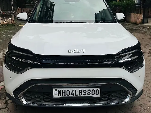 Used 2022 Kia Carens in Mumbai