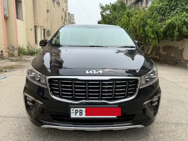 Used 2023 Kia Carnival in Delhi