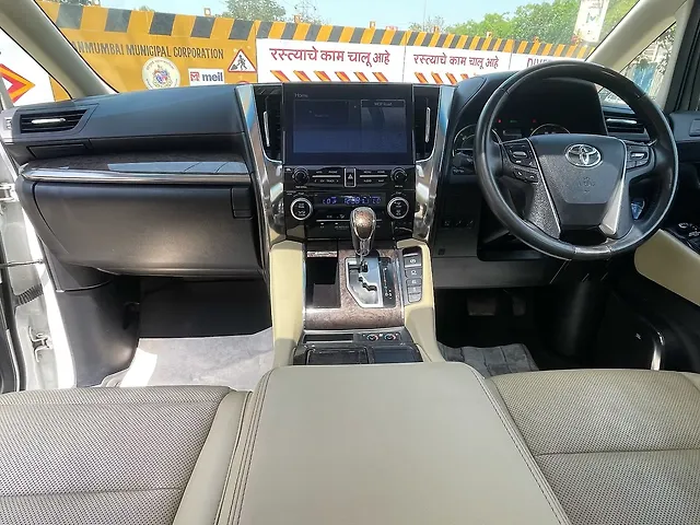 Used Toyota Vellfire VIP – Executive Lounge in Mumbai