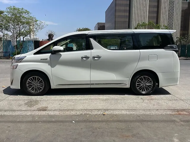 Used Toyota Vellfire VIP – Executive Lounge in Mumbai
