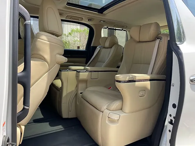 Used Toyota Vellfire VIP – Executive Lounge in Mumbai