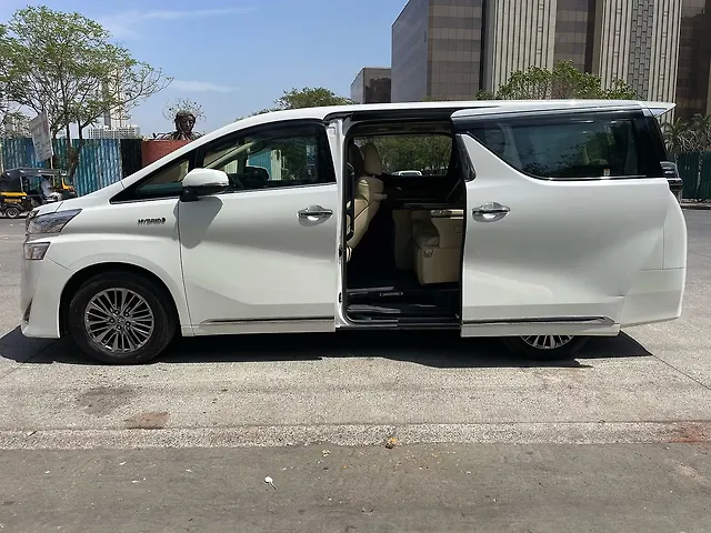Used Toyota Vellfire VIP – Executive Lounge in Mumbai