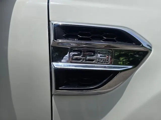 Used Ford Endeavour [2016-2019] Titanium 2.2 4x2 AT [2016-2018] in Nashik