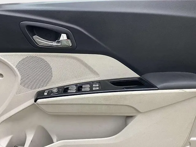 Used Mahindra XUV300 [2019-2024] W8 (O) 1.2 Petrol in Hyderabad