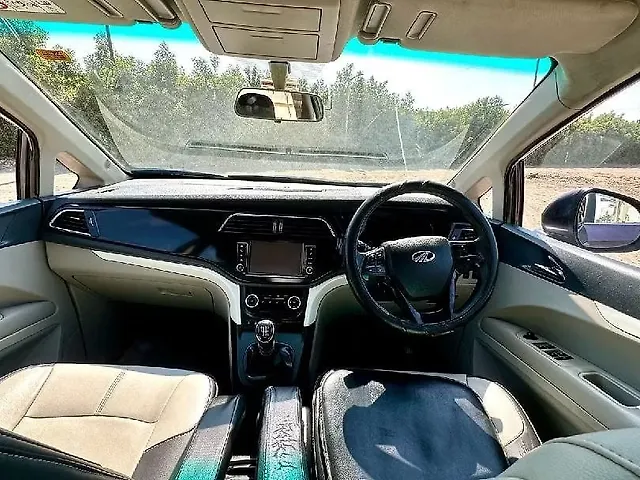 Used Mahindra Marazzo [2018-2020] M6 7 STR in Surat