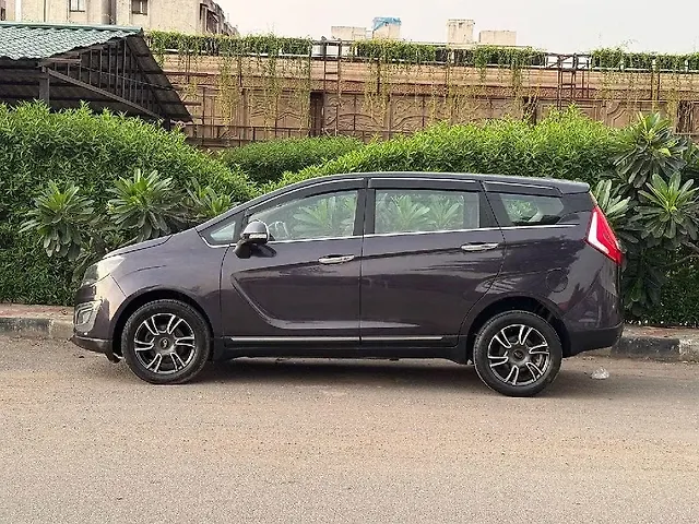 Used Mahindra Marazzo [2018-2020] M8 7 STR in Surat