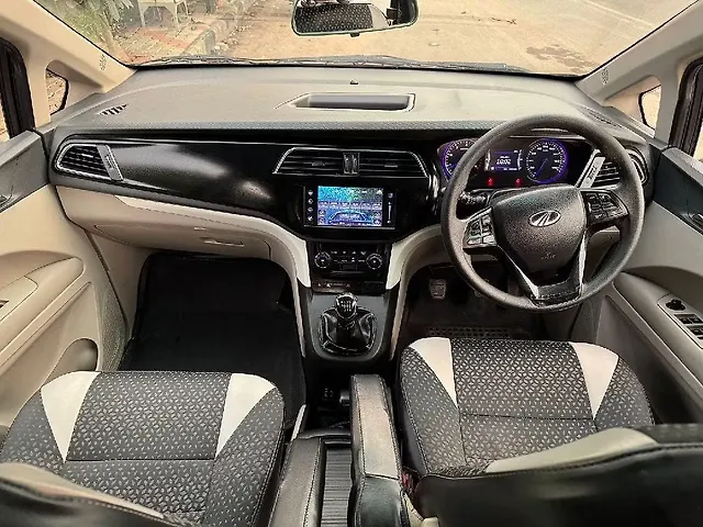 Used Mahindra Marazzo [2018-2020] M8 7 STR in Surat