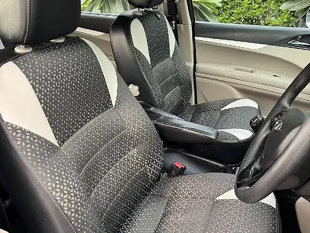 Used Mahindra Marazzo [2018-2020] M8 7 STR in Surat