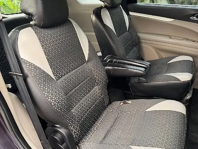 Used Mahindra Marazzo [2018-2020] M8 7 STR in Surat