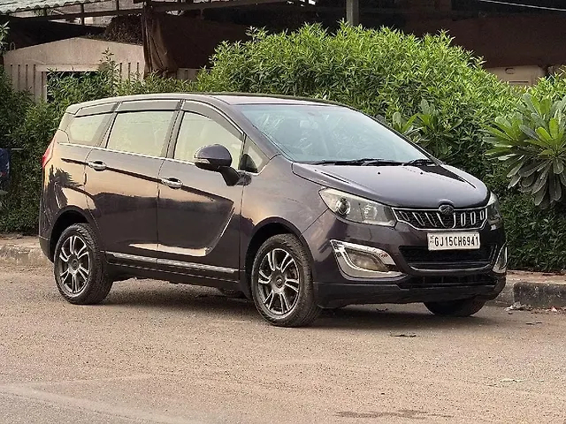 Used Mahindra Marazzo [2018-2020] M8 7 STR in Surat