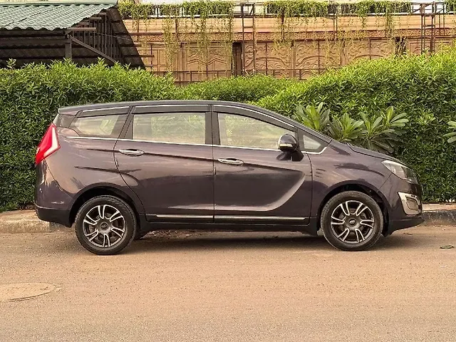 Used Mahindra Marazzo [2018-2020] M8 7 STR in Surat
