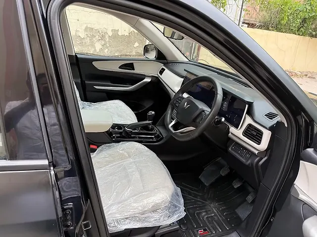 Used Mahindra XUV700 AX5 Diesel MT 7 STR in Delhi
