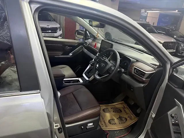 Used Toyota Innova Hycross ZX Hybrid 7 STR in Delhi