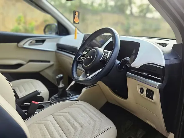 Used Kia Carens [2022-2023] Luxury Plus 1.4 Petrol 7 STR in Delhi