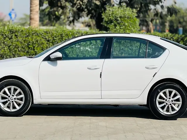 Used Skoda Octavia [2013-2015] Elegance 2.0 TDI AT in Surat