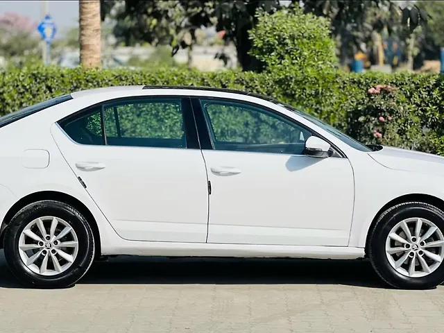 Used Skoda Octavia [2013-2015] Elegance 2.0 TDI AT in Surat