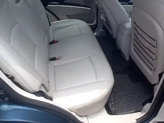 Used Mahindra XUV300 [2019-2024] W8 (O) 1.5 Diesel AMT Dual Tone in Nashik