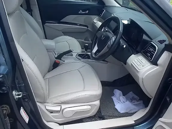 Used Mahindra XUV300 [2019-2024] W8 (O) 1.5 Diesel AMT Dual Tone in Nashik