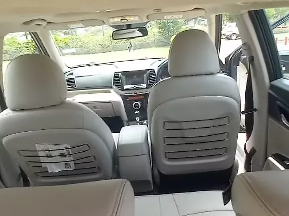 Used Mahindra XUV300 [2019-2024] W8 (O) 1.5 Diesel AMT Dual Tone in Nashik