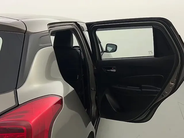 Used Maruti Suzuki Swift [2021-2024] VXi in Delhi