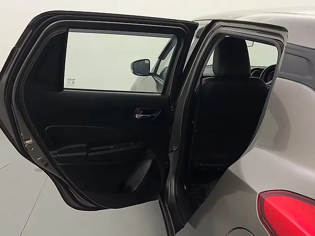 Used Maruti Suzuki Swift [2021-2024] VXi in Delhi