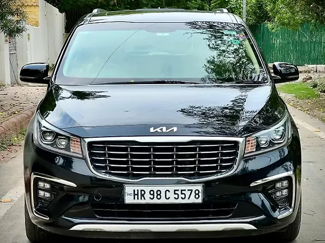 Used 2021 Kia Carnival in Delhi