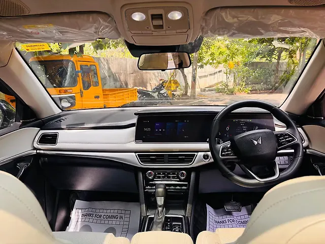 Used Mahindra XUV700 AX 7 Diesel AT AWD Luxury Pack 7 STR [2021] in Bangalore