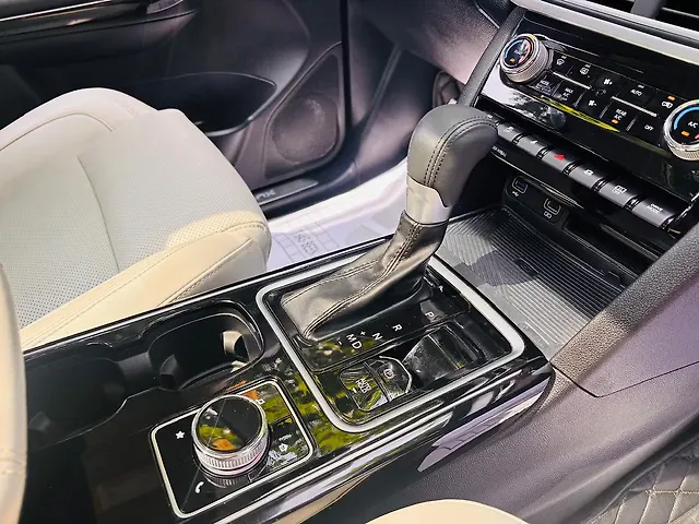 Used Mahindra XUV700 AX 7 Diesel AT AWD Luxury Pack 7 STR [2021] in Bangalore