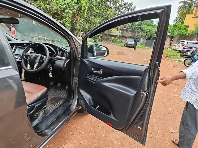 Used Toyota Innova Crysta [2016-2020] 2.4 G 8 STR [2016-2017] in Bhubaneswar