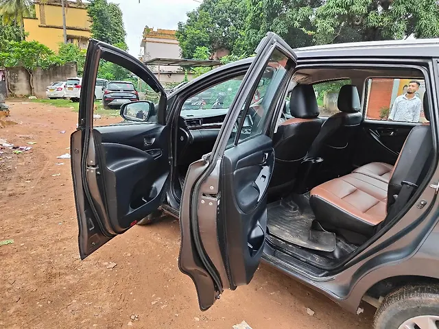 Used Toyota Innova Crysta [2016-2020] 2.4 G 8 STR [2016-2017] in Bhubaneswar