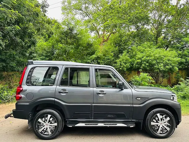 Used Mahindra Scorpio S MT 9STR in Vadodara