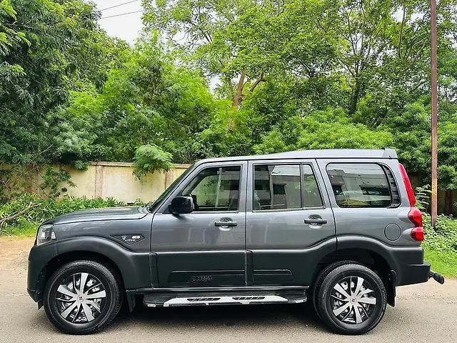 Used Mahindra Scorpio S MT 9STR in Vadodara
