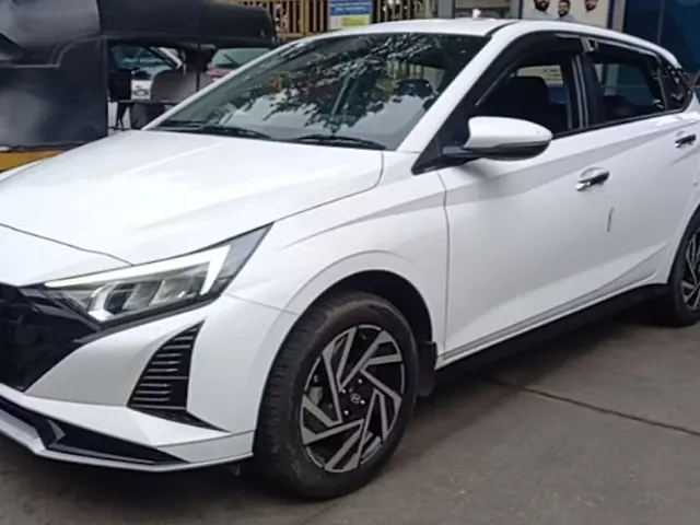 Used Hyundai i20 Asta 1.2 MT in Mumbai