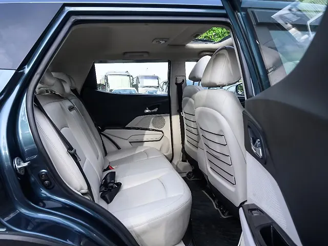 Used Mahindra XUV300 [2019-2024] W8 (O) 1.5 Diesel AMT in Mumbai