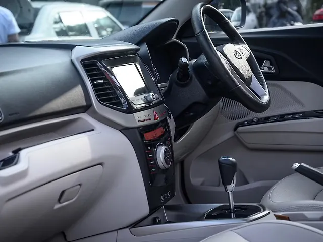 Used Mahindra XUV300 [2019-2024] W8 (O) 1.5 Diesel AMT in Mumbai