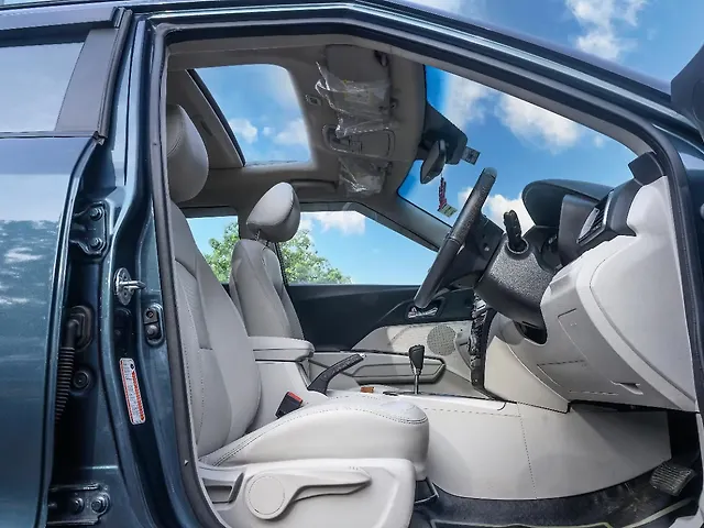 Used Mahindra XUV300 [2019-2024] W8 (O) 1.5 Diesel AMT in Mumbai