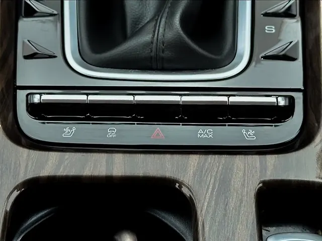 Used MG Hector Plus Sharp Pro 1.5 Turbo Petrol CVT 7 STR [2023] in Delhi