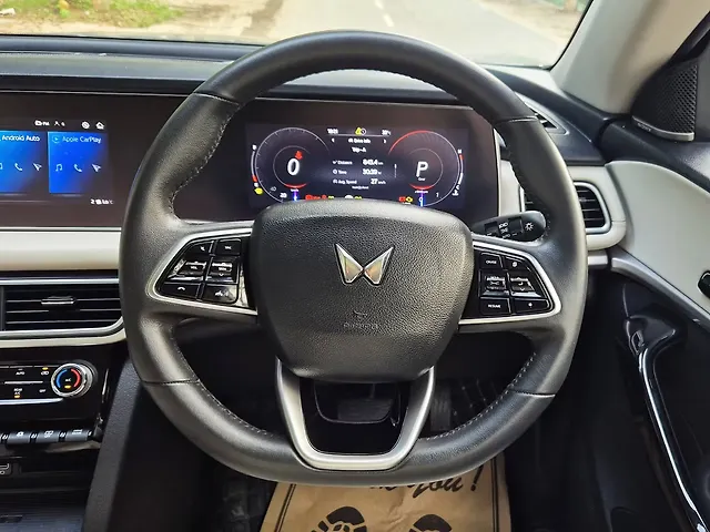 Used Mahindra XUV700 AX7 Luxury Pack Diesel AT AWD 7 STR in Gurgaon