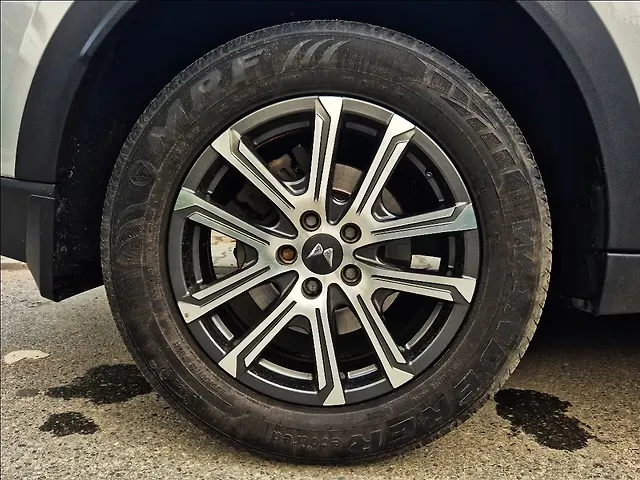 Used Mahindra XUV700 AX7 Luxury Pack Diesel AT AWD 7 STR in Gurgaon