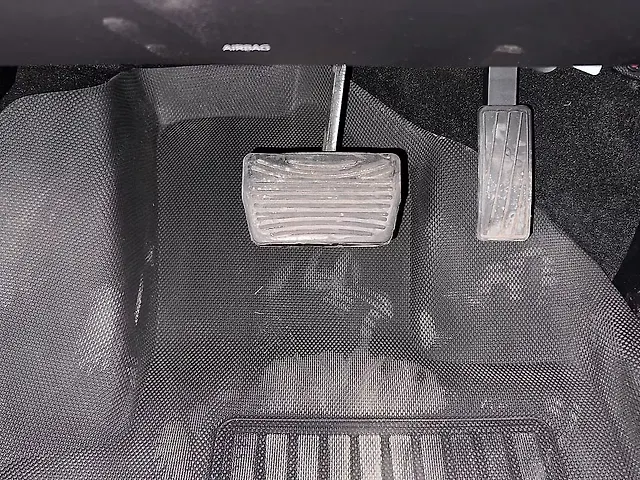Used Mahindra XUV700 AX 7 Petrol AT Luxury Pack 7 STR [2021] in Bangalore