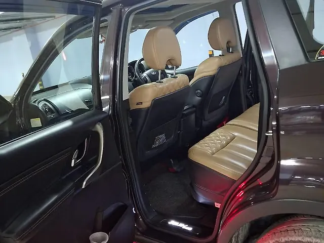 Used Mahindra XUV500 W11 AT in Delhi